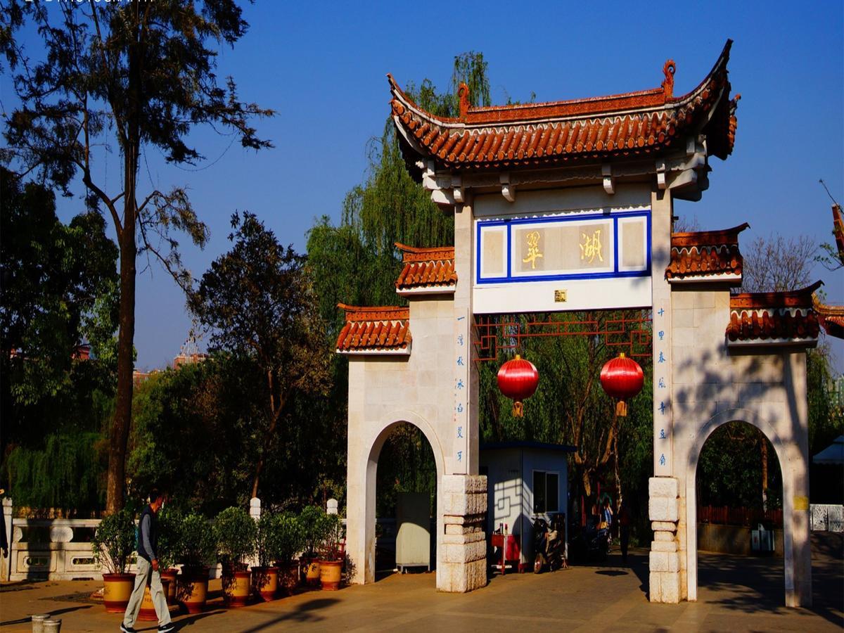 Bai Nian Sheng Shi Hotel Kunming Exterior foto
