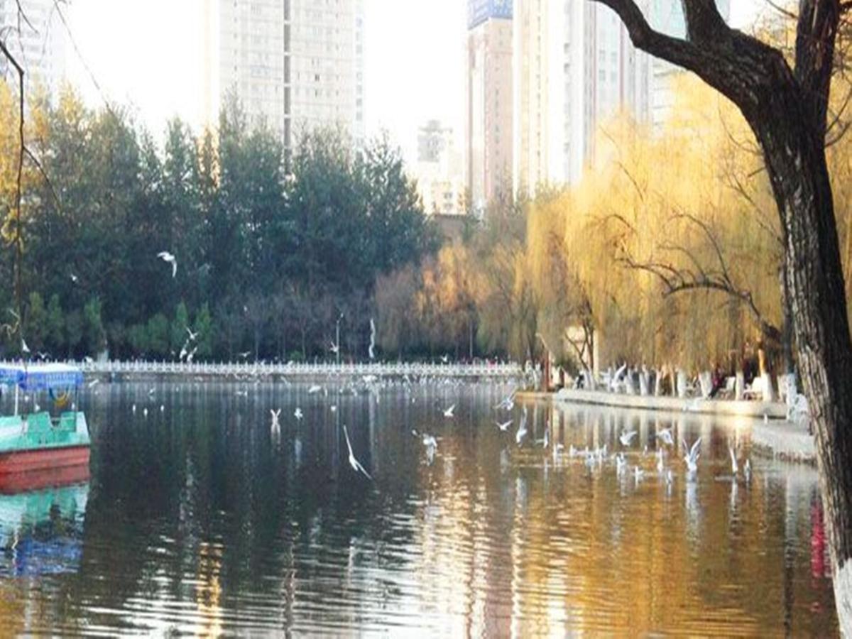 Bai Nian Sheng Shi Hotel Kunming Exterior foto