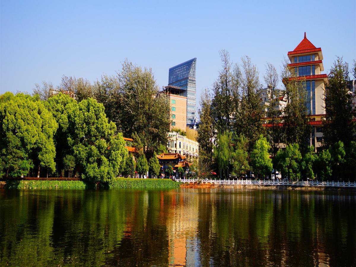 Bai Nian Sheng Shi Hotel Kunming Exterior foto