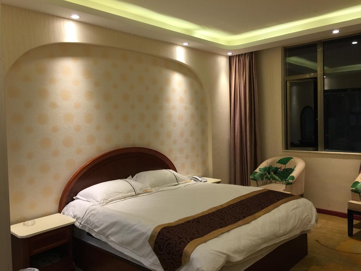 Bai Nian Sheng Shi Hotel Kunming Exterior foto